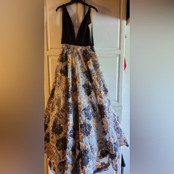 JOVANI Black Metallic Print Plunging Neckline Ballgown Dress with pockets - Picture 3 of 5